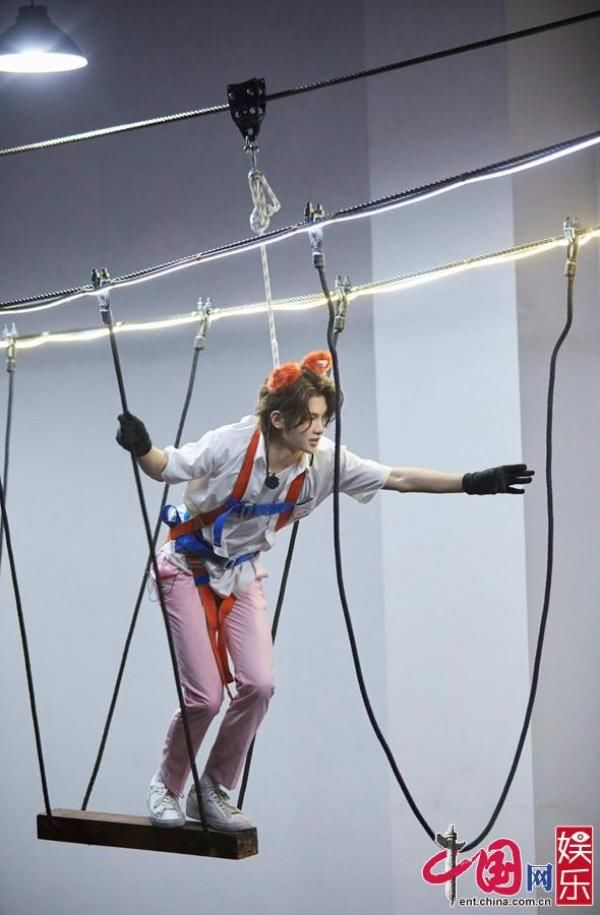  麒麟|《密逃2》邓伦黄明昊遇高空挑战 杨幂郭麒麟扬言退出