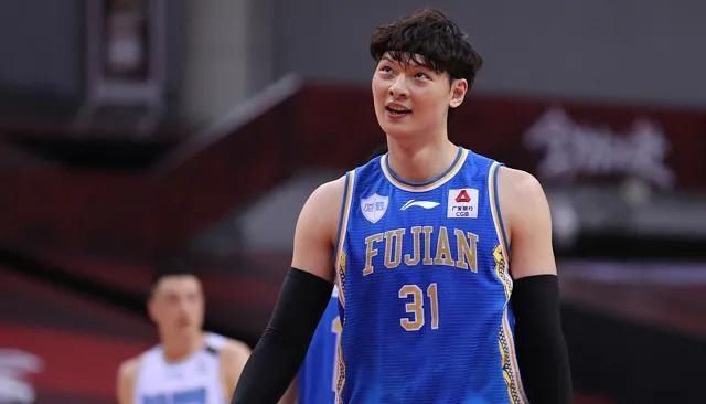  丘天|福建32分惨败，知名篮球评论员：我觉得丘天今天打得比王哲林好
