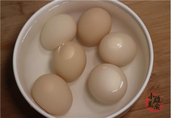  冰箱|保存鸡蛋我家从不放冰箱，教你1个小技巧，久放也不会坏，很实用