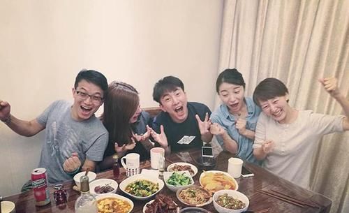  灶具|带你看看李好现实的家，厨房灶具旁还做防护罩，对老婆太贴心了