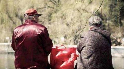 孩子|一生没孩子,卖房却遭两外甥欺负,丁克夫妻进入晚年现状令人扎心