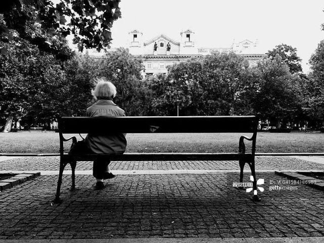  尸体|沪上一独居老人死亡多日无人知晓，邻居发现时尸体已腐烂生蛆