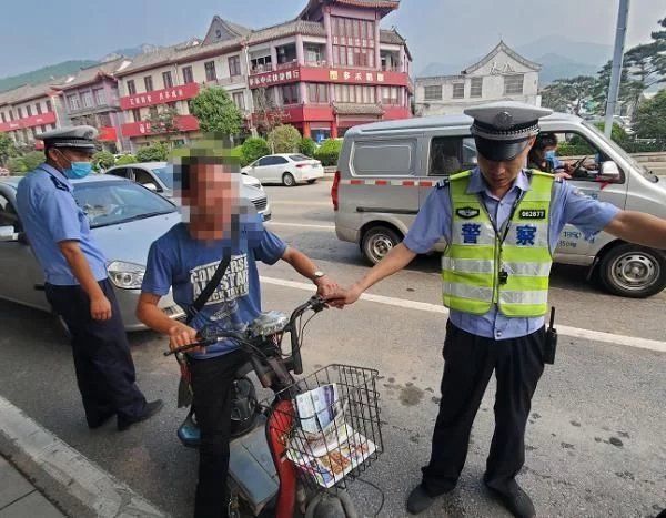 泰安交警|文明出行前，请先挂好车牌