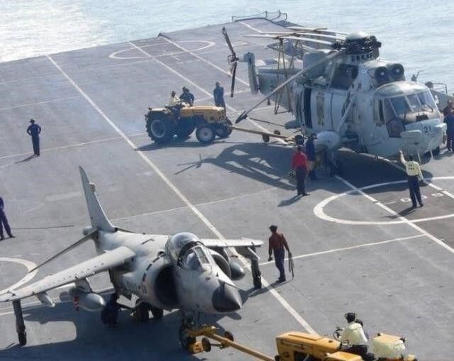  这款|航母上这款不起眼的小车，比法拉利还贵，为何印度却用拖拉机替代？