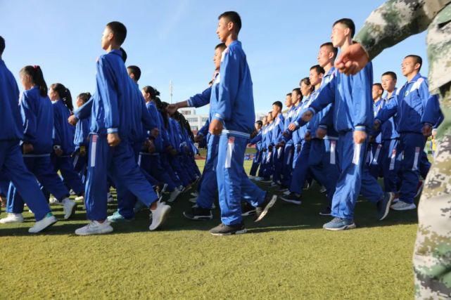 正式|航拍，西吉中学、回中、二中军训！正式拉开帷幕。