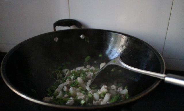  爱吃|不想炒菜，将饭菜直接一锅煮，没想到老公爱吃的不行，连吃三大碗