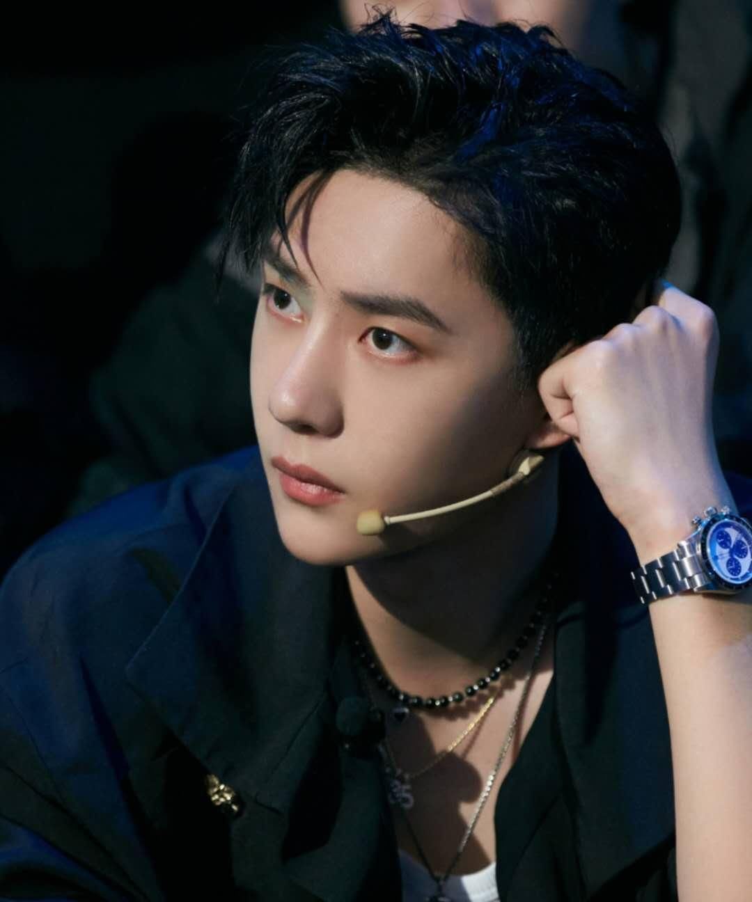  在内|巅峰对决！蔡徐坤王一博谁才是内娱真顶流？肖战不算在内