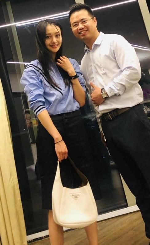  状态|这次不是黑图！郑爽未PS合照被扒出，发际线问题严重，状态惹人心疼