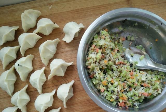  饺子|立秋后包饺子就用它，营养丰富，素馅，肉馅都好吃