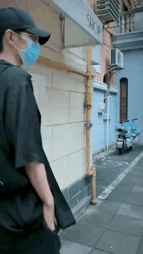  好事|肖战“人不在江湖，传说遍江湖”，到底是不是好事？