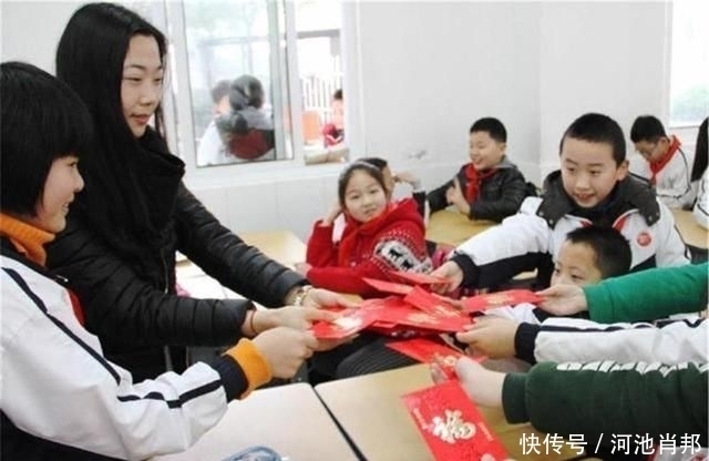 老师|幼儿园老师结婚,家长统一随600元红包,次日收到老师微信很意外