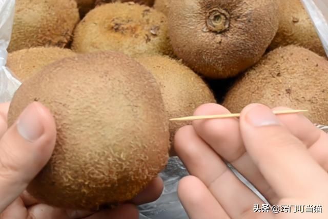 作用|猕猴桃上插一根牙签,作用真是太厉害了,学会受用一生