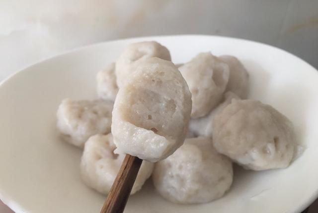口感|教你在家做鱼丸,真材实料无添加,口感嫩滑Q弹,再也不用买着吃