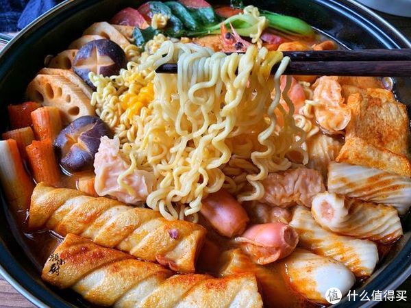  鲜虾|68元自制火锅，17种食材煮一锅，芝士鲜虾加泡面，太过瘾了