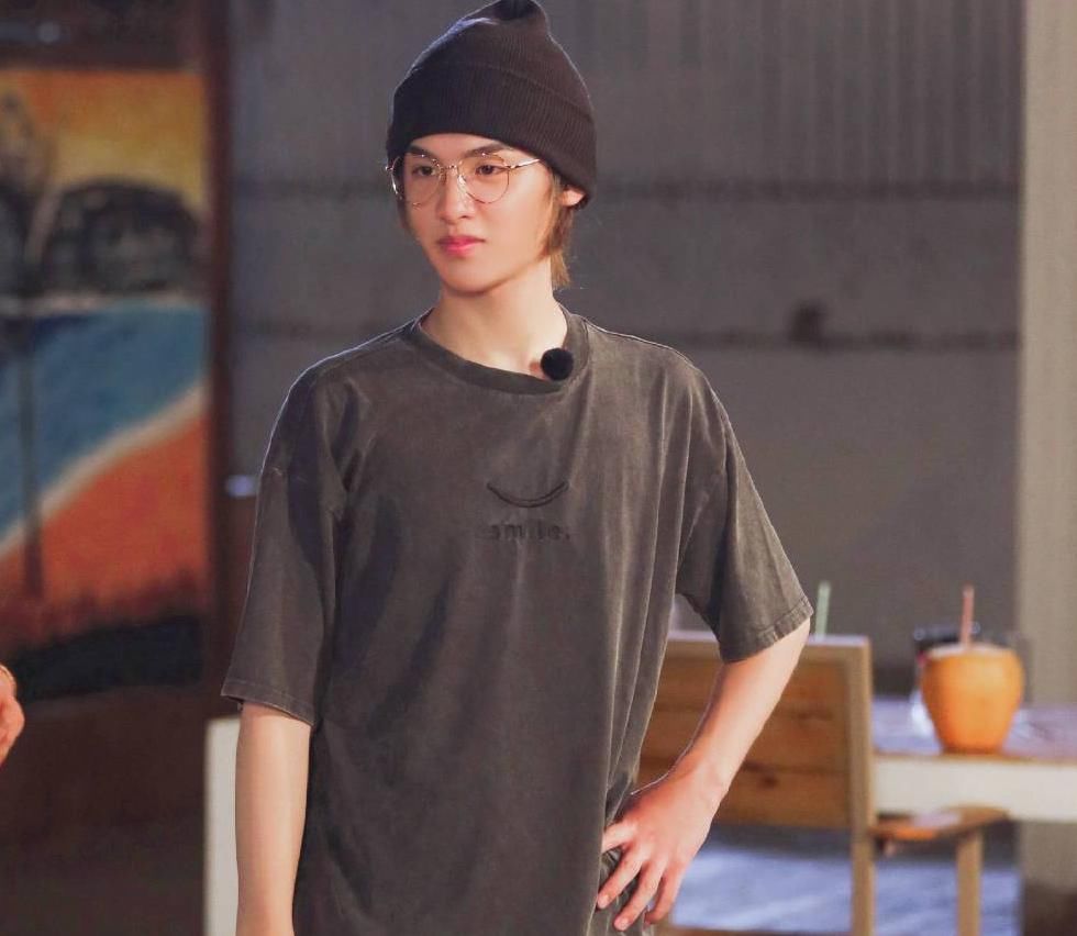  朋友|《密逃》黄明昊维护杨幂，朋友遭殃被曝“一条龙”服务，NPC笑场