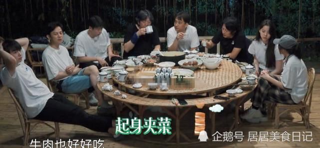  彭昱畅|《向往4》黄磊做鲜花饼，却因彭昱畅“露馅”？拿着闻了半天！