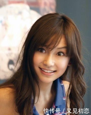 黄晓明|黄晓明怎么想?18岁Baby日本旧照曝光,在大街上豪放吃雪糕