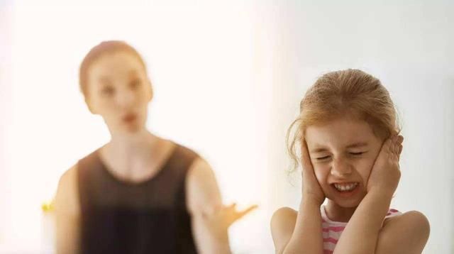  伶俐|孩子喜欢跟父母作对? 家长应摒弃命令式口吻, 让孩子变得乖巧伶俐