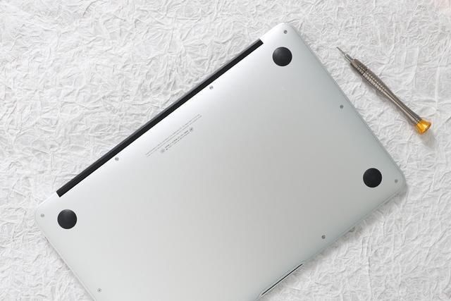  中国|告别MacBook小容量，网友：中国技术让库克泪流满面，这操作香