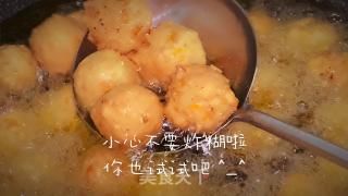 炸豆腐|酥脆鲜嫩的炸豆腐丸子(声明:菜谱由视频剪辑而成)