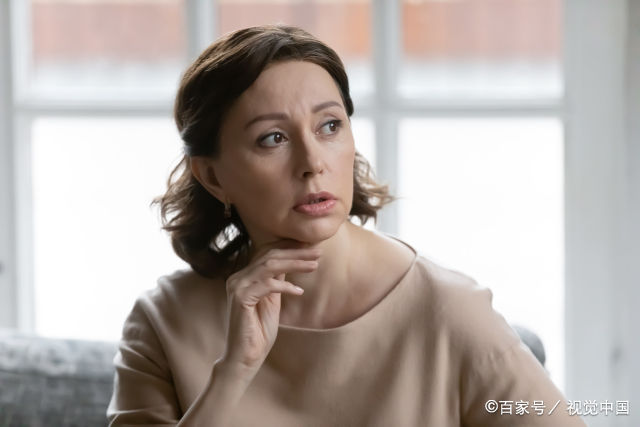 老年痴呆后期症状表现及干预(老年痴呆来临前，身体会出现哪些异常？子女需留心观察)