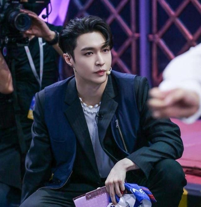  王一博|“王一博，你跳街舞的样子帅爆了”