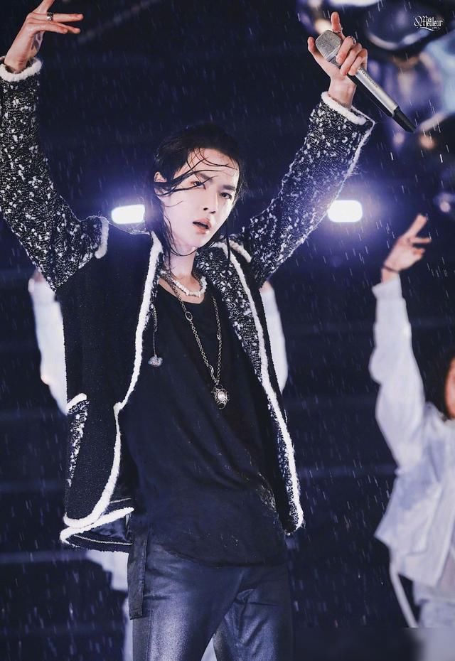  街舞|这！就是街舞，什么神仙综艺？易烊千玺圈粉，今年王一博惹注目