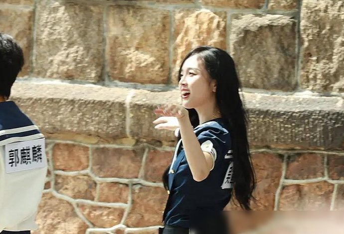 吴宣仪|《奔跑吧》统一穿海军服,吴宣仪欧阳娜娜baby同时现身