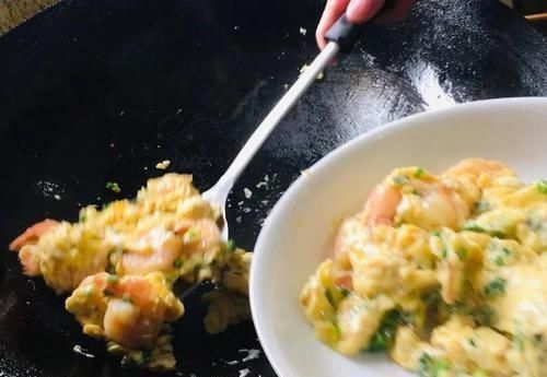  知滑|到了广东才知滑蛋的鲜，像鲜虾滑蛋、叉烧滑蛋、牛肉滑蛋…