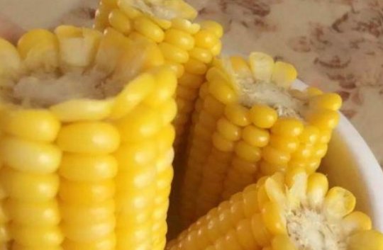  冷水|原来煮玉米还分冷水下锅和开水下锅，以前都白吃了，如此煮才健康