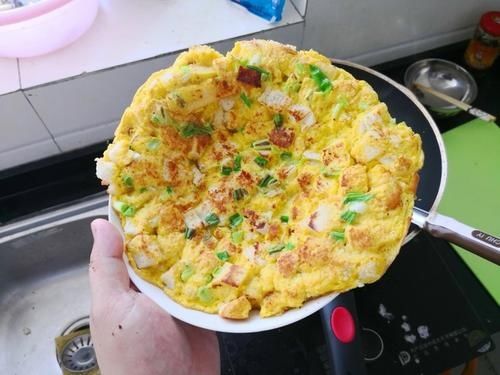  家里的孩子|2个馒头3个鸡蛋，教你做中式披萨，成本不到3元钱，小孩抢着吃