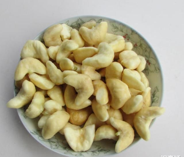  外国|池塘里长的这东西在外国是祸害, 国内却是宝, 不仅补钙而且还美容