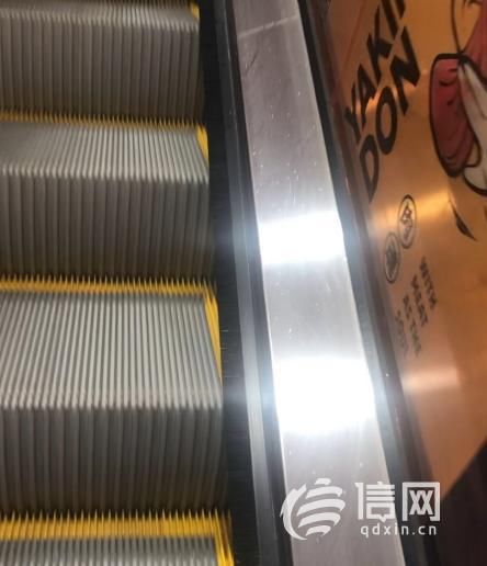  电梯|卓越大融城漏雨 滴在正在运行的自动扶梯上