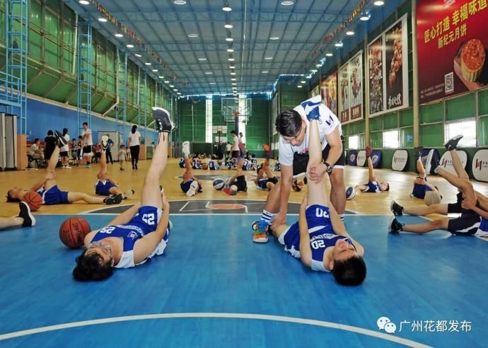 名将|【聚焦】篮球名将李楠现身花都,体育名片越擦越亮!