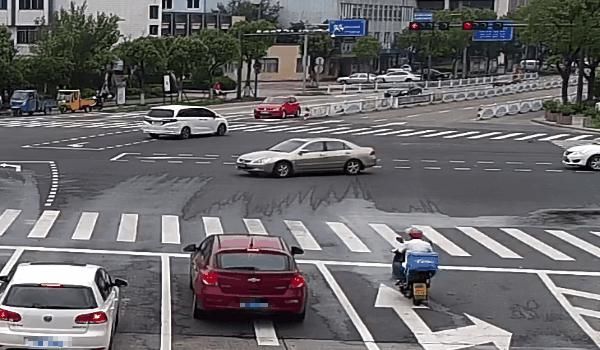  违法|逆行，闯红灯……这些违法外卖员，全部曝光！涉及海盐三个外卖平台！