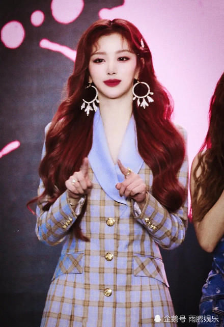  路透|THE9团综发布会路透照曝光，喻言小蛮腰超抢眼，许佳琪成最强门面担当