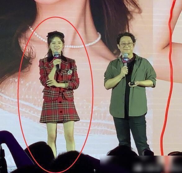  明星|赵露思首档常驻综艺来袭，看到拟邀嘉宾，硬杠《明星大侦探》？