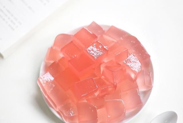  美味|只需3个桃子，就能做出2种甜品，美味解馋又实惠，做法超简单