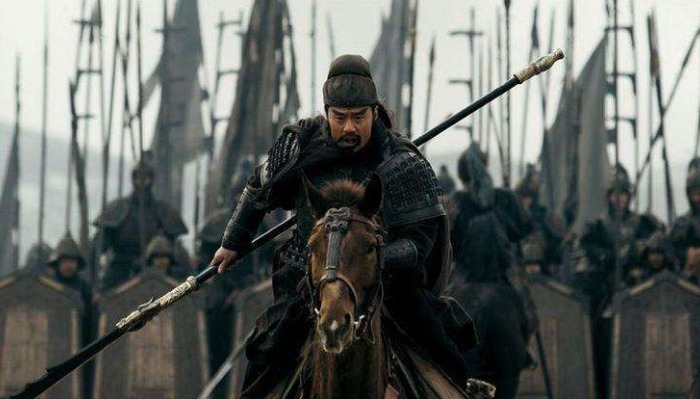 关羽|华容道放走曹操,本是诸葛亮刘备的一个计谋,张飞赵云看不出蹊跷