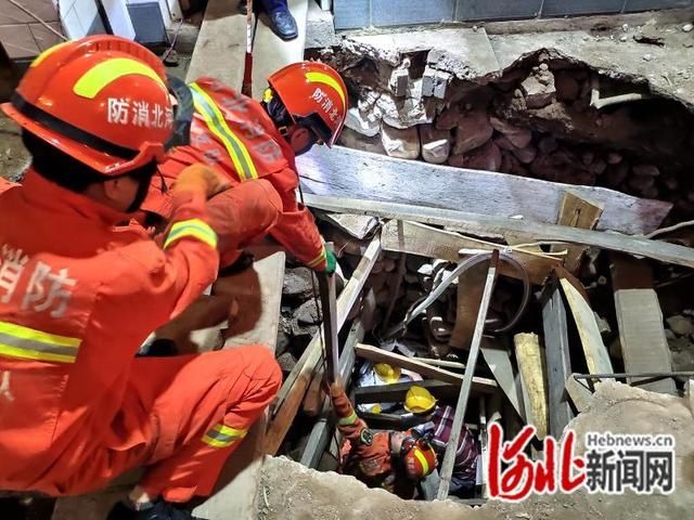  小时|河北邯郸水井塌方 消防生死救援13小时