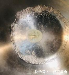 青菜|炒青菜,用油炒还是用水炒大厨教你1个小妙招,青菜好吃不油腻