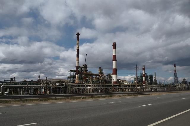 英媒：全球最大石油服务企业停止对俄业务
