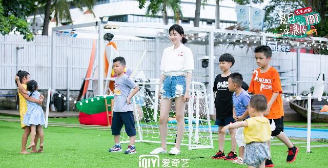  上线|《夏日冲浪店》新经理黄明昊上线开启自然醒营业模式