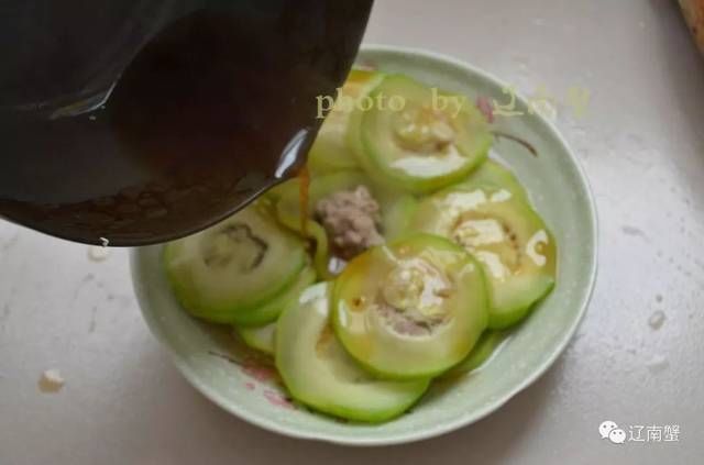  炒肉|西葫芦别再炒肉了，这样吃，上桌就被抢光！