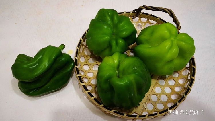 区别|同样是青椒，激素和普通青椒有啥区别？卖菜大爷透露其中猫腻