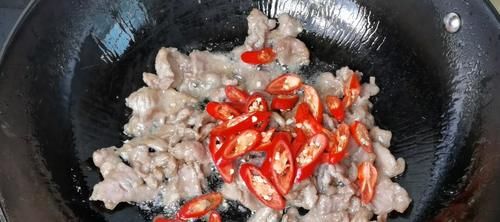  家常菜|鲜香味美的小白菜香菇炒肉，做法简单易学，清新入味，特美味