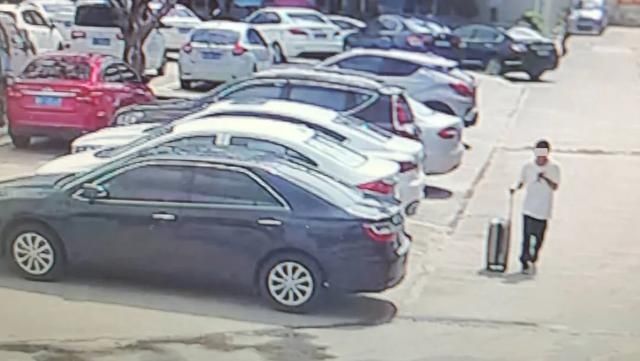 偷来|懵了！这个人全身上下都是偷来的