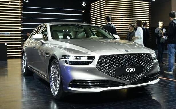 亮出|终于亮出新“王炸”！车长5米49，搭3.3T引擎，媲美A8