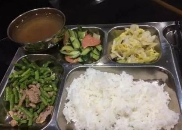  看车|男子半年试驾奥迪A8近80次，销售：盒饭吃了不少，来得比我都准时