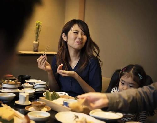  感知|第六感告诉我，大多数人都是坐着吃饭的，最好是站着吃饭